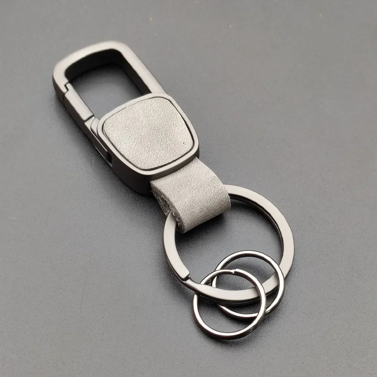 Fashion Frosted Leather Keychains Car Key Chain Ring Custom Logo Name Waist Hanged Holder Business for Men Women Keyring Gift
