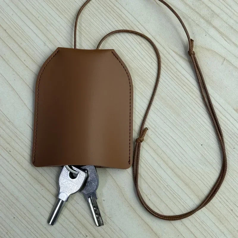 Fashion Leather Keychain Car Moto Anti Loss Hanging Neck Bag Keyring Custom Logo Izable Lanyard Adjustable Key Chain Ring Gift