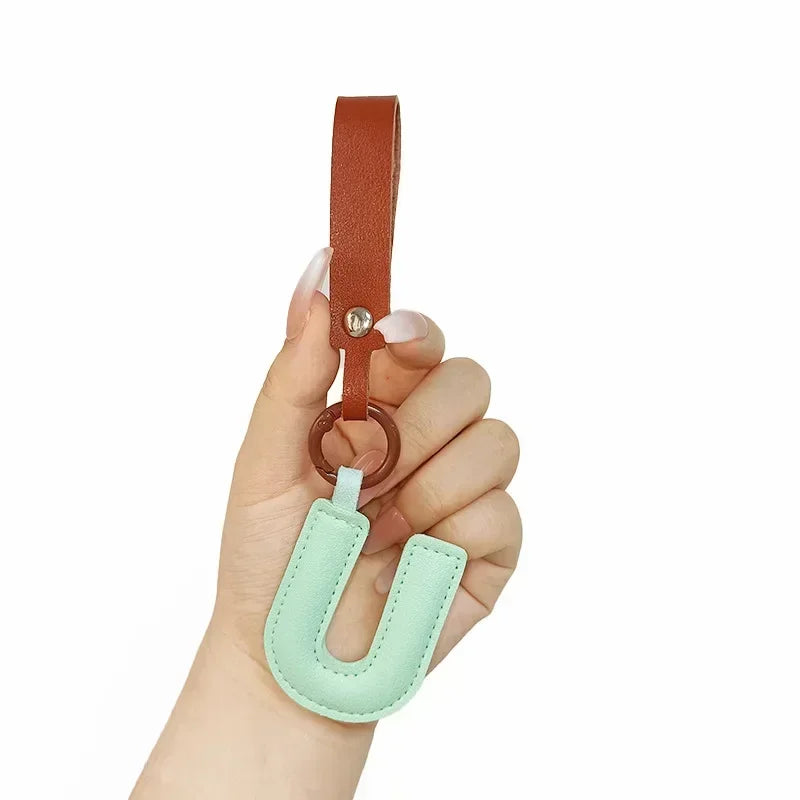 A To Z Alphabet PU Leather Fashion Keychain Charms 26 Initial Letter Keyring Candy Color Phone Pendant Car Key Chain Ring Gift