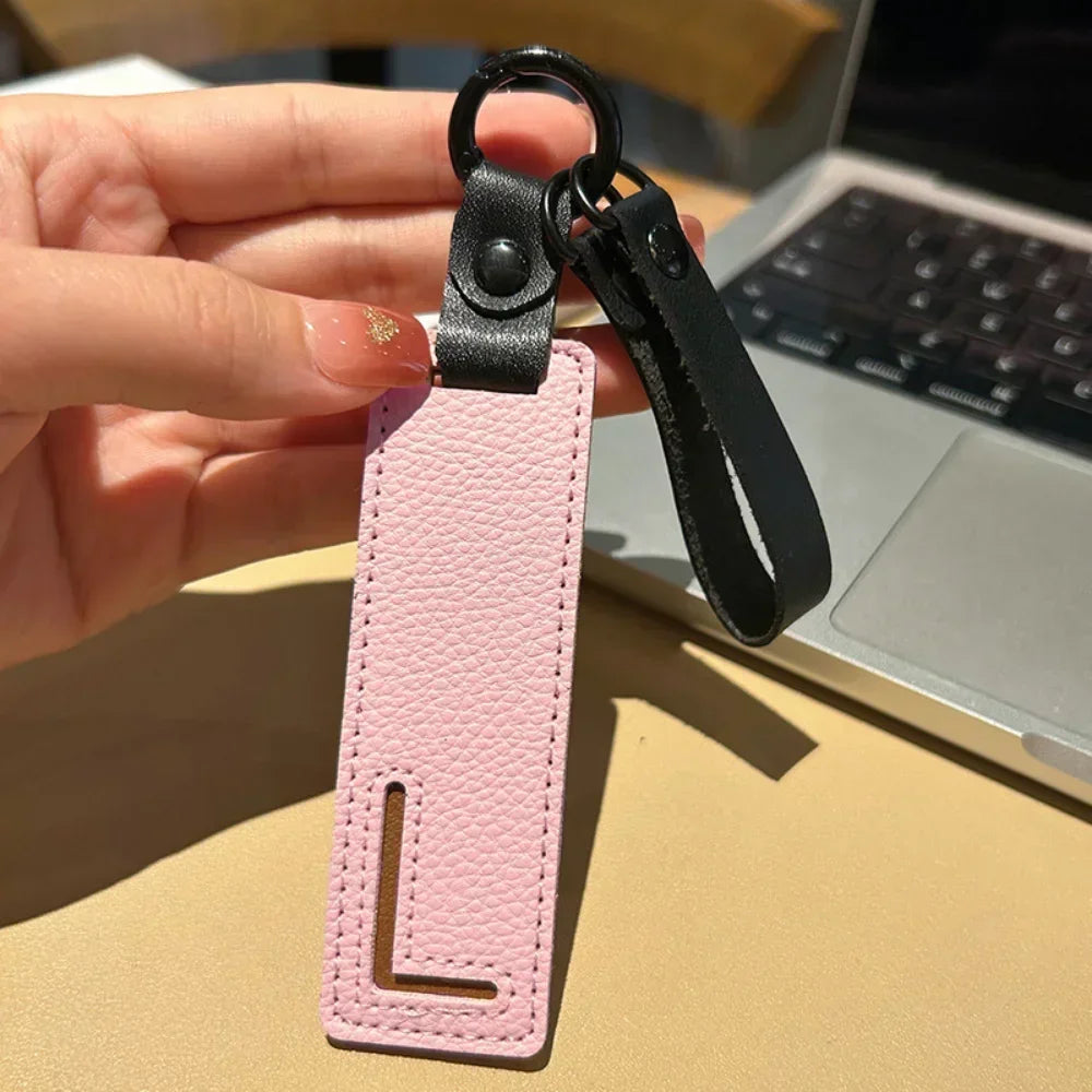 Popular A-Z 26 Letter Leather Keychain Engraved Custom Logo Name with Handbag Keyring for Woman Man Moto Car Key Ring Chain Gift