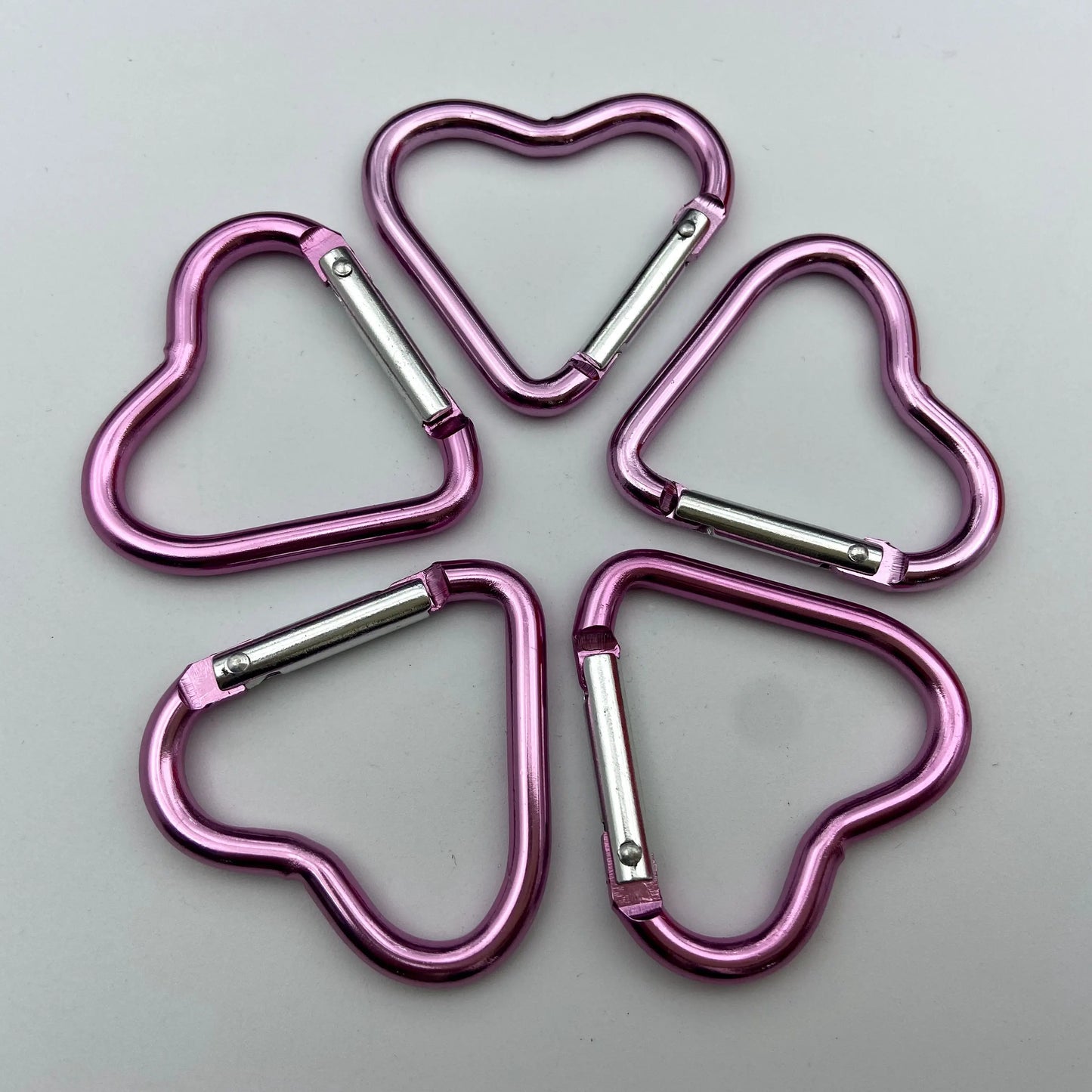 5PCS Heart Shaped Metal Carabiner Keychain Carabiner Outdoor Climbing Camping Key Ring Multi Travel Kit Hook Hanging Keyring