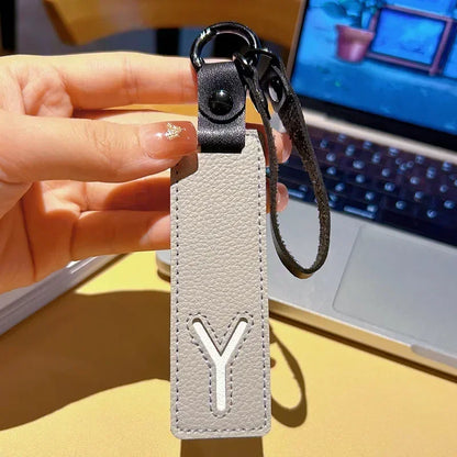 Popular A-Z 26 Letter Leather Keychain Engraved Custom Logo Name with Handbag Keyring for Woman Man Moto Car Key Ring Chain Gift