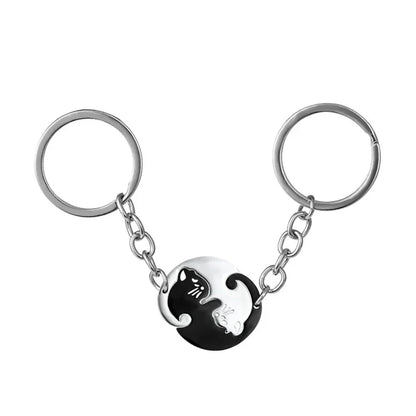 Lovers Black and White Matching Cat Keychain Metal Pendant Creative Bag Keyring Patchwork Heart Cute Key Chain Ring Couple Gift