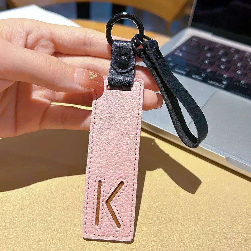 Popular A-Z 26 Letter Leather Keychain Engraved Custom Logo Name with Handbag Keyring for Woman Man Moto Car Key Ring Chain Gift