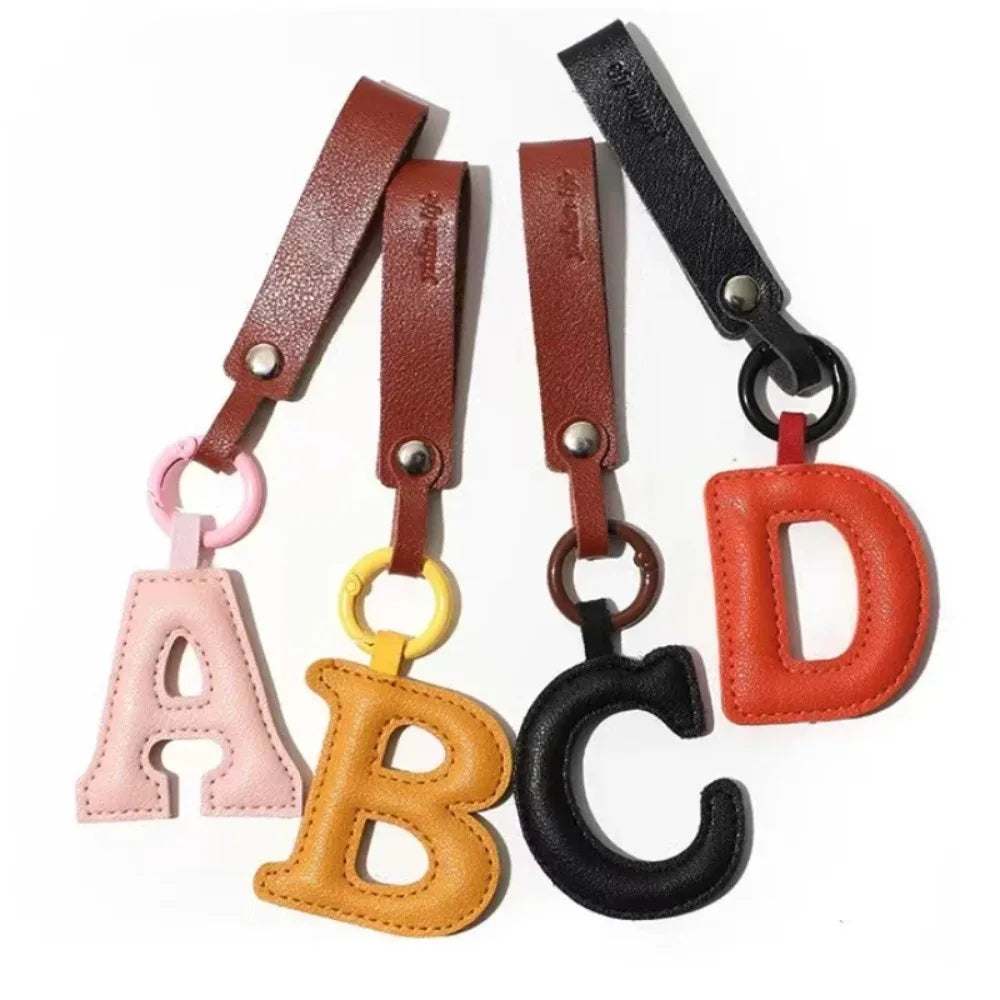 A To Z Alphabet PU Leather Fashion Keychain Charms 26 Initial Letter Keyring Candy Color Phone Pendant Car Key Chain Ring Gift