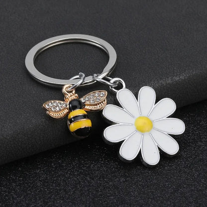 Originality 3D Flower Metal Bee Keychain Three-dimensional Backpack Pendant Keyring Personalization Badge Key Chain Ring Gift