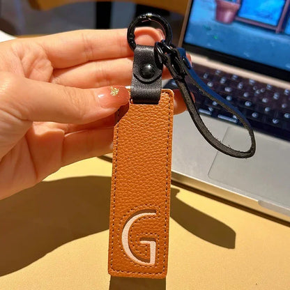 Popular A-Z 26 Letter Leather Keychain Engraved Custom Logo Name with Handbag Keyring for Woman Man Moto Car Key Ring Chain Gift