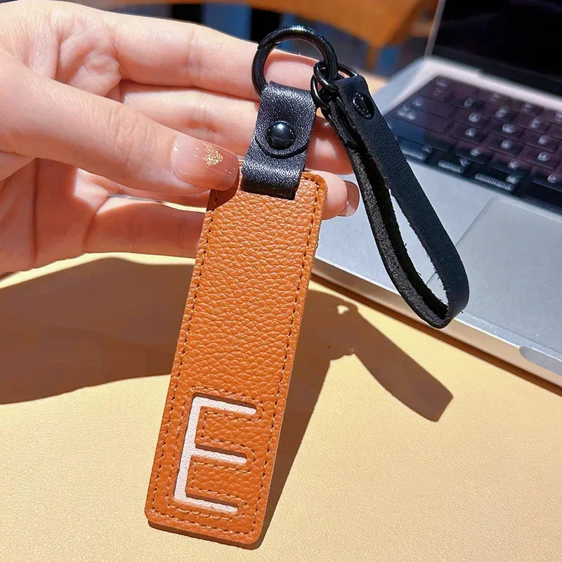 Popular A-Z 26 Letter Leather Keychain Engraved Custom Logo Name with Handbag Keyring for Woman Man Moto Car Key Ring Chain Gift