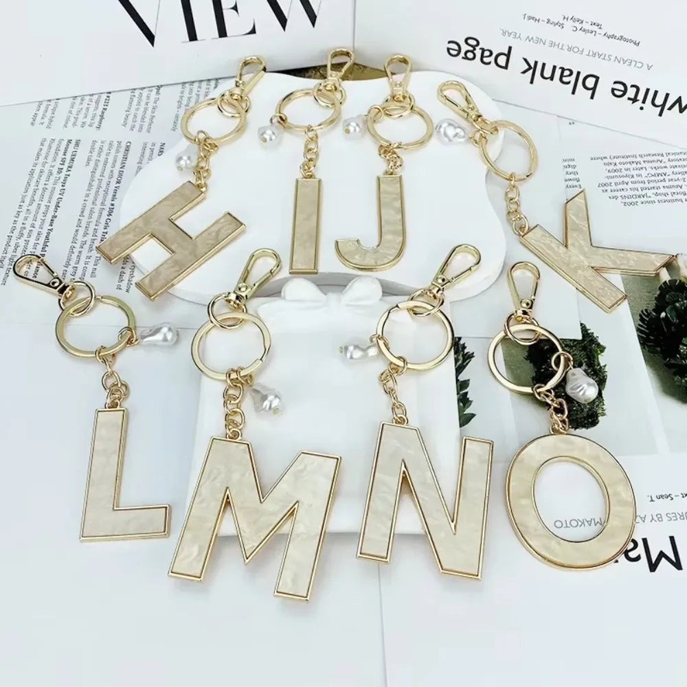 Fashion Pendant Keychain with Luxury Pearl Decoration A-Z Initials Keyring Couples Metal Initial Pendant DIY Gift for Men Women