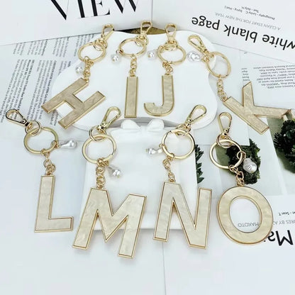 Fashion Pendant Keychain with Luxury Pearl Decoration A-Z Initials Keyring Couples Metal Initial Pendant DIY Gift for Men Women