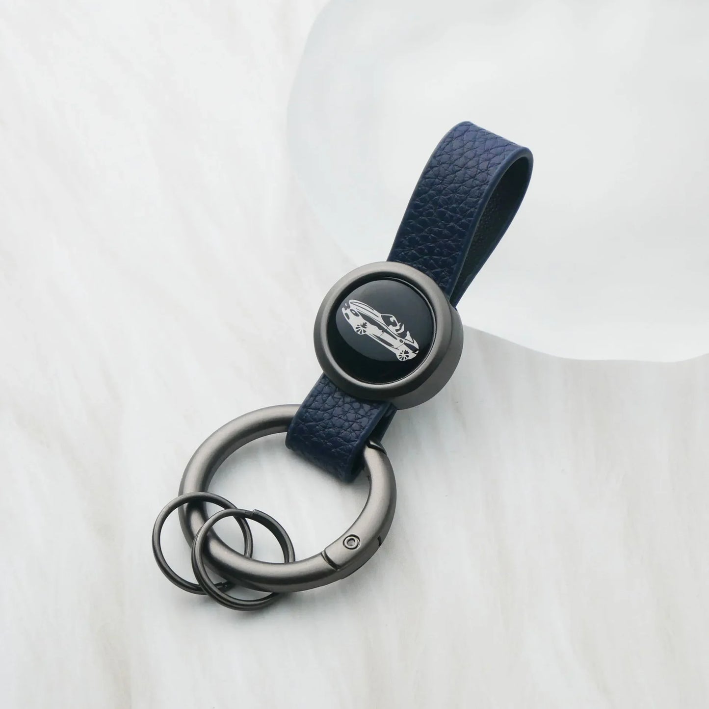 Creative Idea Car Keychain Custom Logo Name Leather Couple Key Ring Chain Buckle Chains Metal Vintage Keyring Pendant Moto Gift