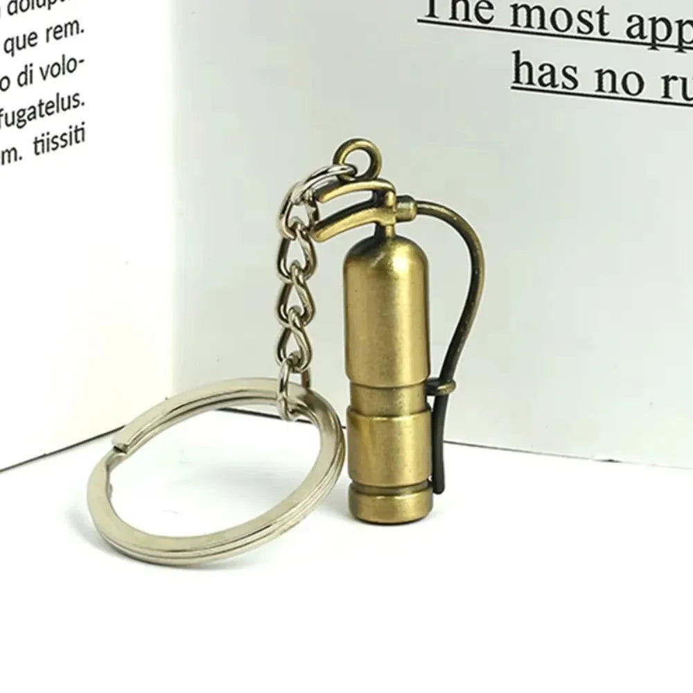 Custom Logo Mini Extinguisher Keychain Creative Metal Fire Fire Fighting Gift Key Chain Car Laser Engraving for Men Lover Gift