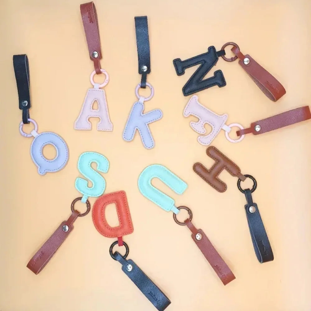 A To Z Alphabet PU Leather Fashion Keychain Charms 26 Initial Letter Keyring Candy Color Phone Pendant Car Key Chain Ring Gift