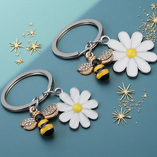 Originality 3D Flower Metal Bee Keychain Three-dimensional Backpack Pendant Keyring Personalization Badge Key Chain Ring Gift