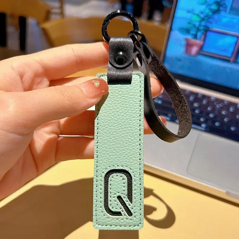 Popular A-Z 26 Letter Leather Keychain Engraved Custom Logo Name with Handbag Keyring for Woman Man Moto Car Key Ring Chain Gift
