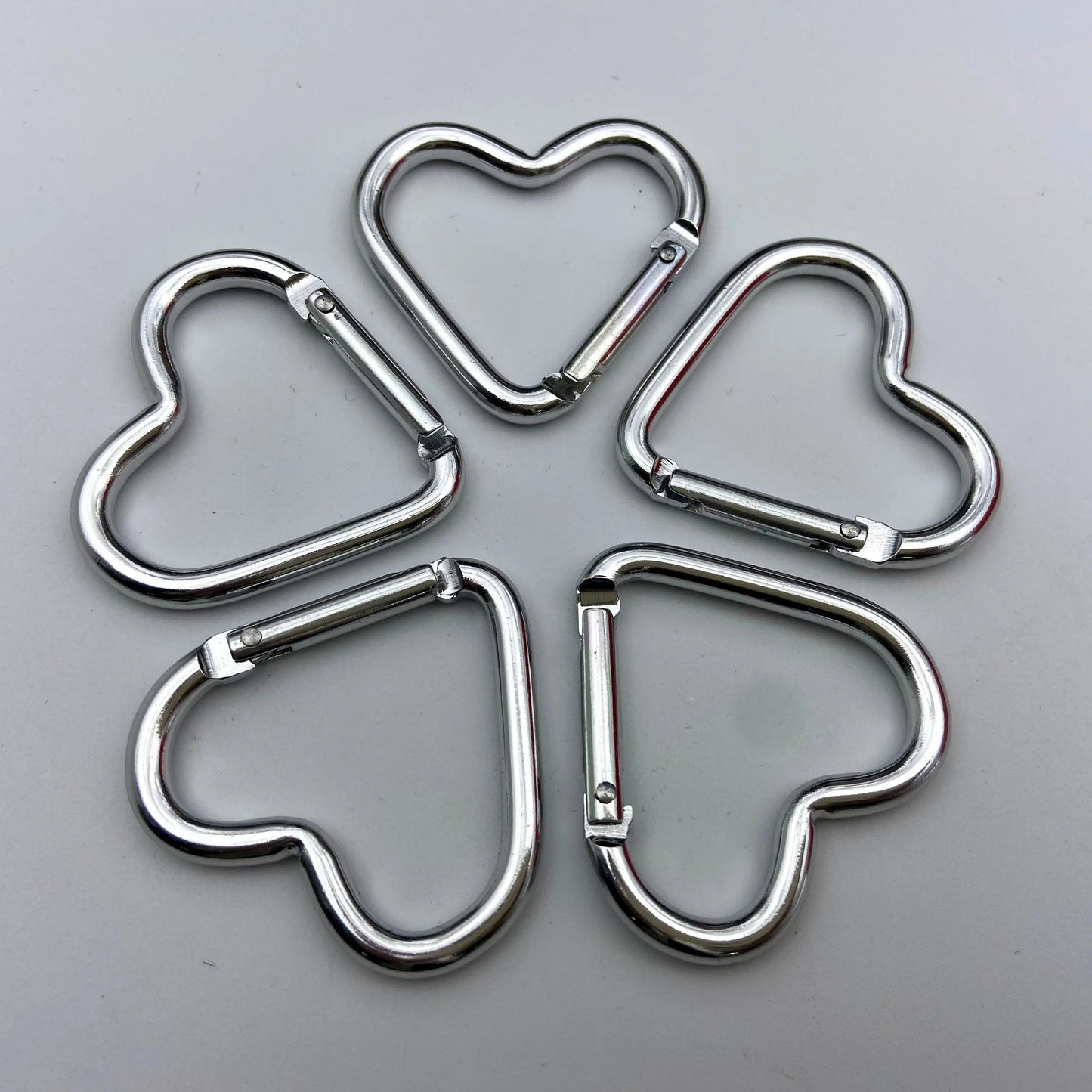 5PCS Heart Shaped Metal Carabiner Keychain Carabiner Outdoor Climbing Camping Key Ring Multi Travel Kit Hook Hanging Keyring