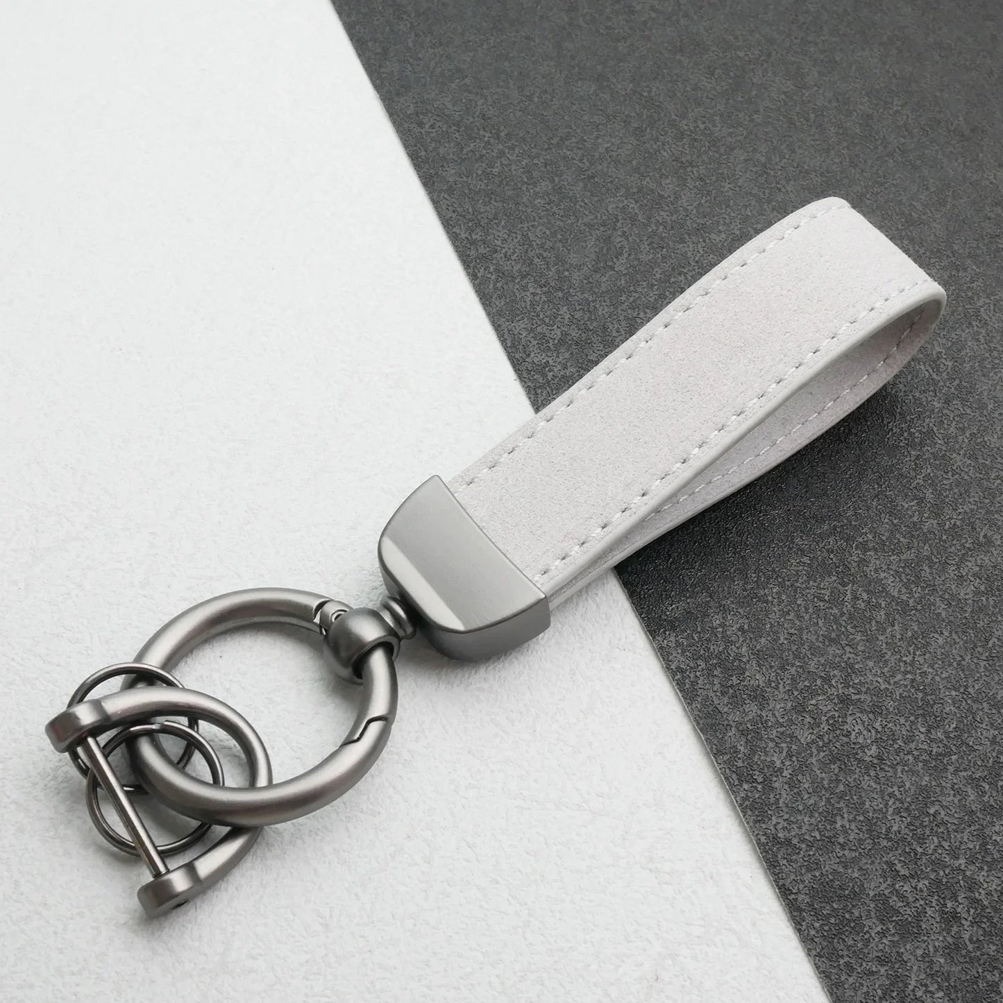 Personality Luxury Fur Leather Keychain Pendant Custom Laser Carving Logo Name Keyring Car Moto Metal Key Ring Chain Gift