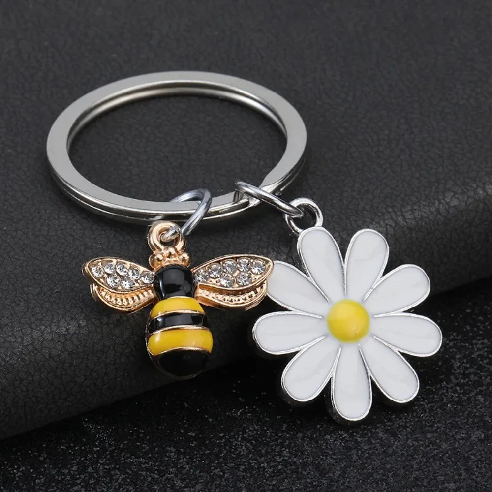 Originality 3D Flower Metal Bee Keychain Three-dimensional Backpack Pendant Keyring Personalization Badge Key Chain Ring Gift