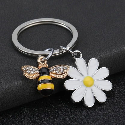 Originality 3D Flower Metal Bee Keychain Three-dimensional Backpack Pendant Keyring Personalization Badge Key Chain Ring Gift