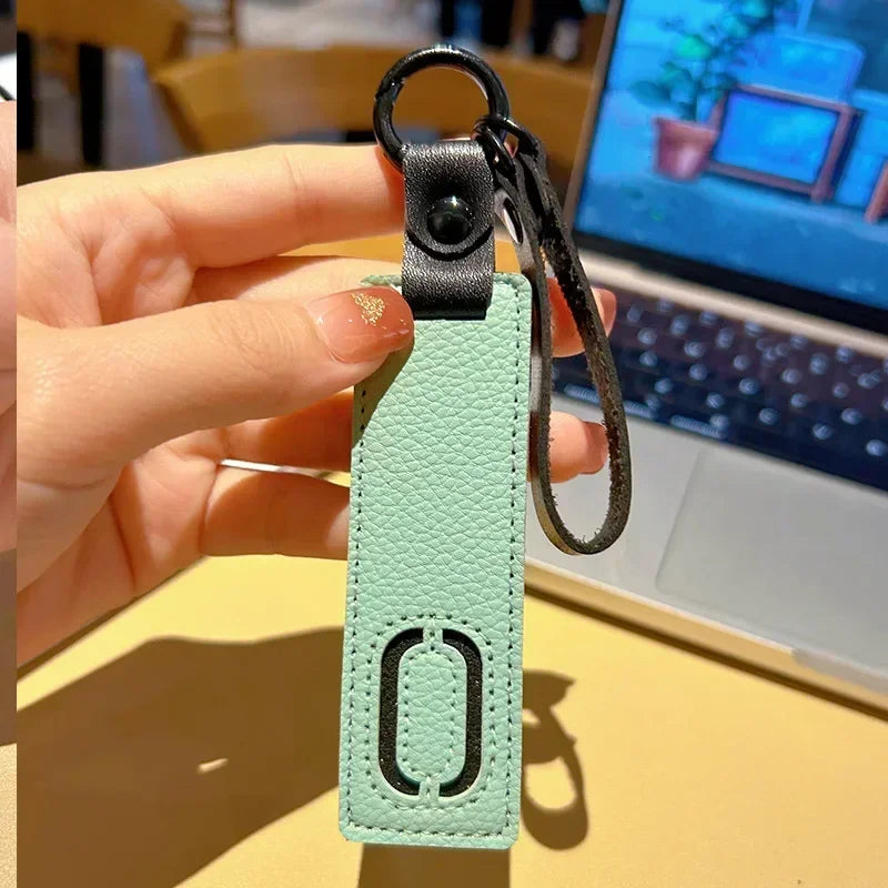 Popular A-Z 26 Letter Leather Keychain Engraved Custom Logo Name with Handbag Keyring for Woman Man Moto Car Key Ring Chain Gift