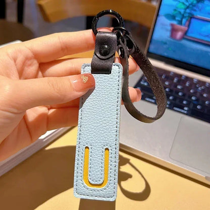 Popular A-Z 26 Letter Leather Keychain Engraved Custom Logo Name with Handbag Keyring for Woman Man Moto Car Key Ring Chain Gift