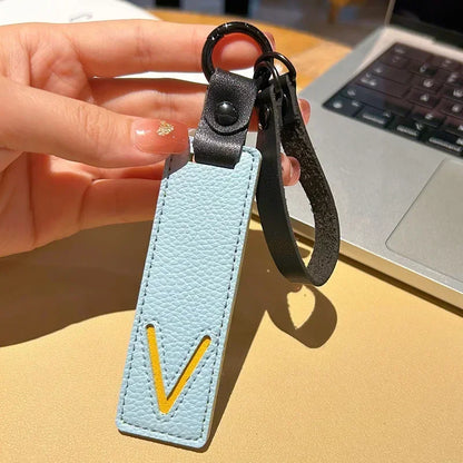 Popular A-Z 26 Letter Leather Keychain Engraved Custom Logo Name with Handbag Keyring for Woman Man Moto Car Key Ring Chain Gift