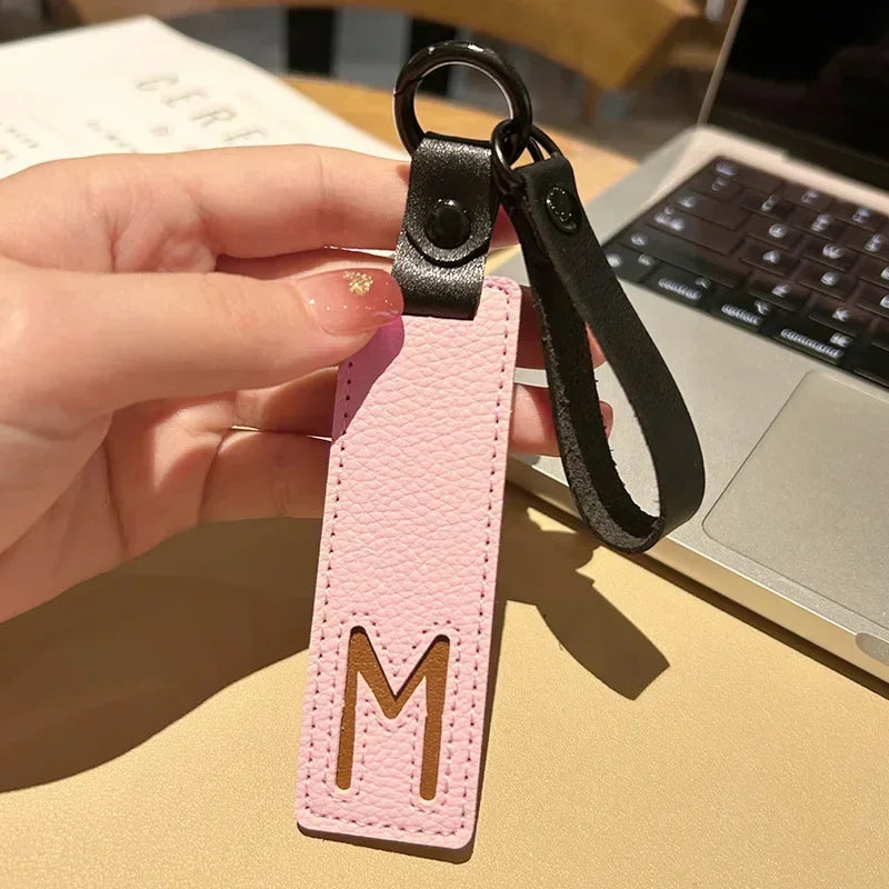 Popular A-Z 26 Letter Leather Keychain Engraved Custom Logo Name with Handbag Keyring for Woman Man Moto Car Key Ring Chain Gift