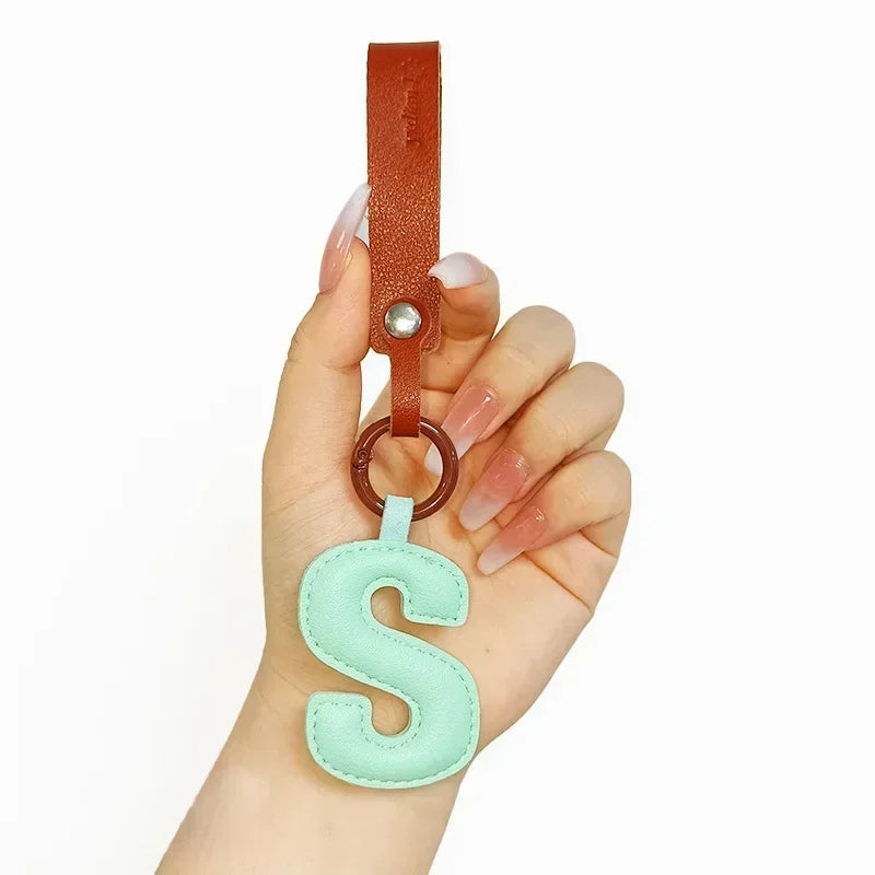 A To Z Alphabet PU Leather Fashion Keychain Charms 26 Initial Letter Keyring Candy Color Phone Pendant Car Key Chain Ring Gift