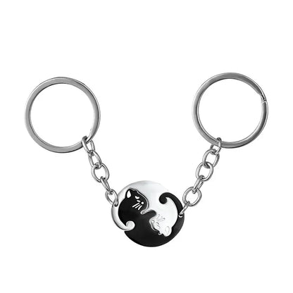 Lovers Black and White Matching Cat Keychain Metal Pendant Creative Bag Keyring Patchwork Heart Cute Key Chain Ring Couple Gift