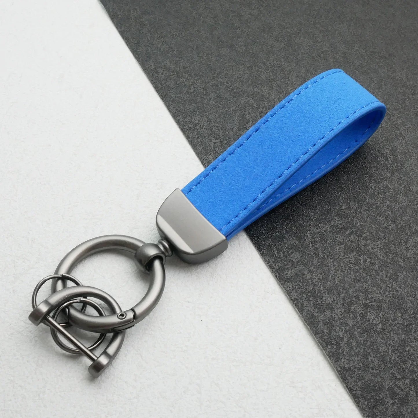 Personality Luxury Fur Leather Keychain Pendant Custom Laser Carving Logo Name Keyring Car Moto Metal Key Ring Chain Gift