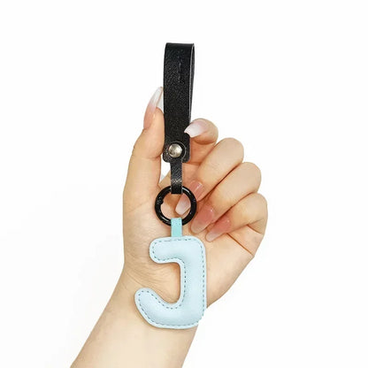 A To Z Alphabet PU Leather Fashion Keychain Charms 26 Initial Letter Keyring Candy Color Phone Pendant Car Key Chain Ring Gift