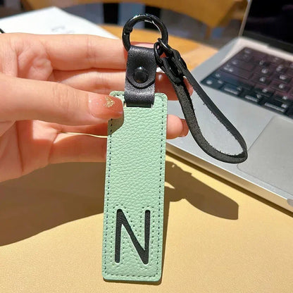Popular A-Z 26 Letter Leather Keychain Engraved Custom Logo Name with Handbag Keyring for Woman Man Moto Car Key Ring Chain Gift