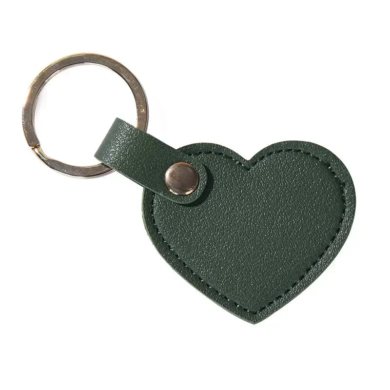 Custom Name Logo Creative Fashionable Leather Love Heart Keychain Pendant Bag Keyrings for Men and Women Key Chain Ring Gift