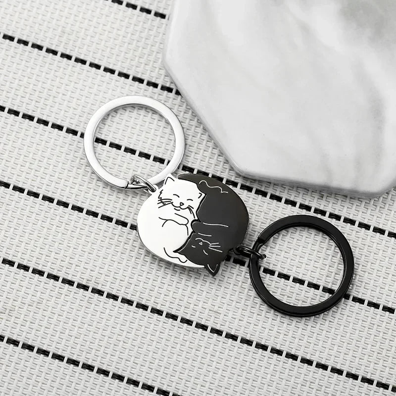 Valentine Creative Black and White Cartoon Cat Keychain Stainless Steel Keyring Y2K Cute Key Ring Chain Embrace Lovers Gift
