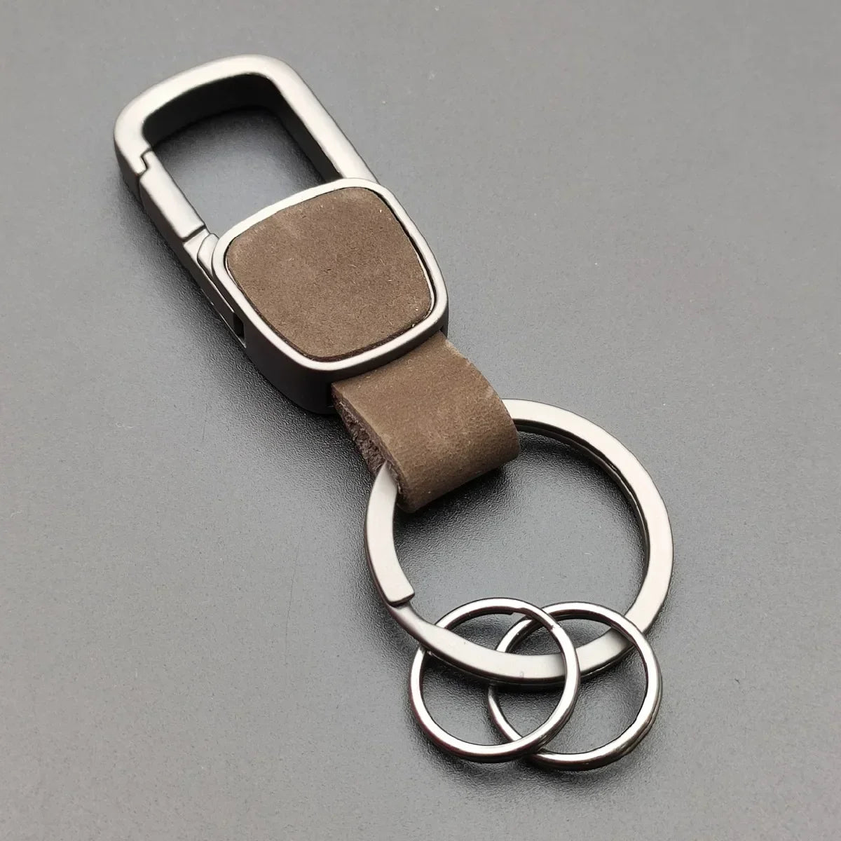 Fashion Frosted Leather Keychains Car Key Chain Ring Custom Logo Name Waist Hanged Holder Business for Men Women Keyring Gift