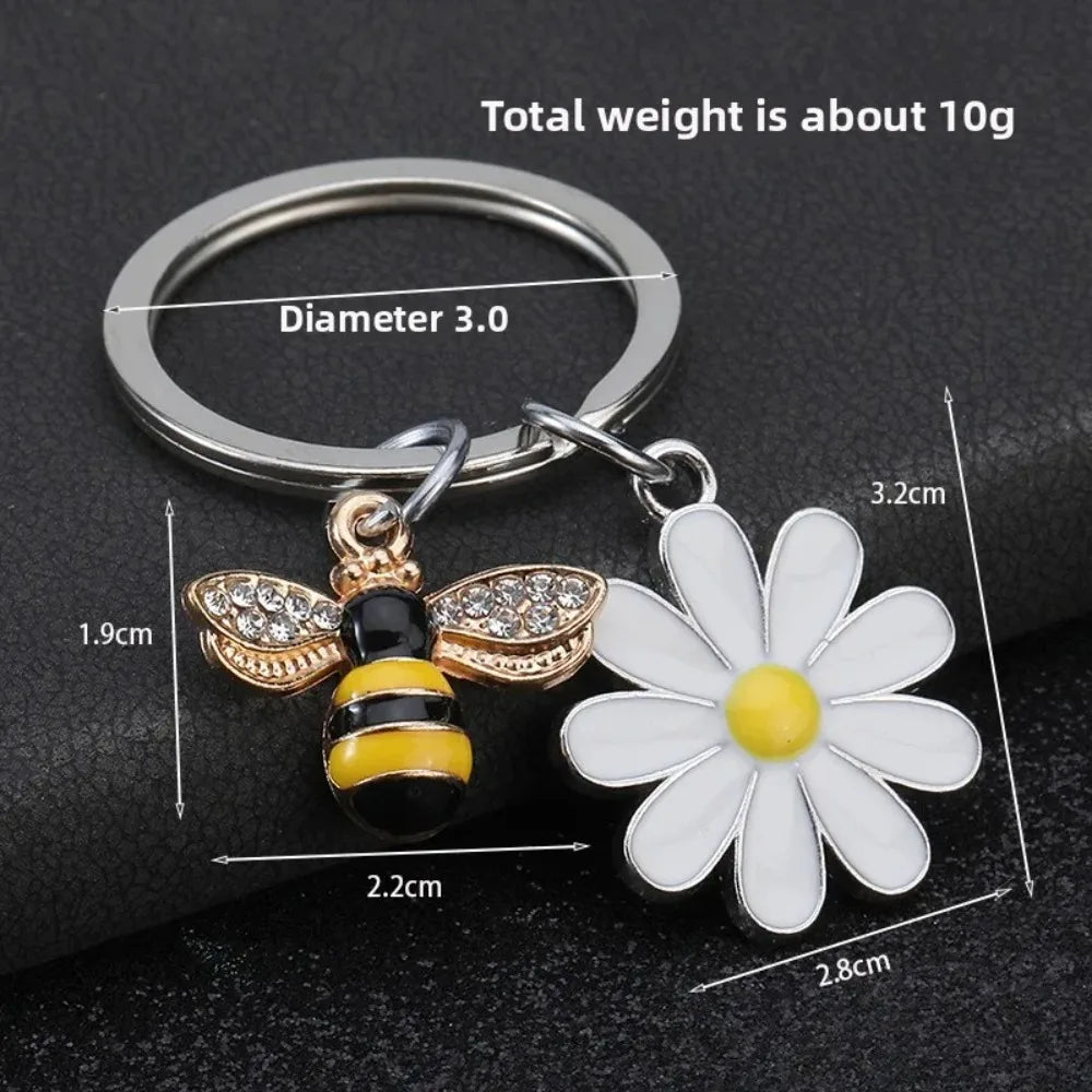 Originality 3D Flower Metal Bee Keychain Three-dimensional Backpack Pendant Keyring Personalization Badge Key Chain Ring Gift