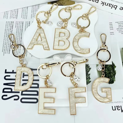 Fashion Pendant Keychain with Luxury Pearl Decoration A-Z Initials Keyring Couples Metal Initial Pendant DIY Gift for Men Women