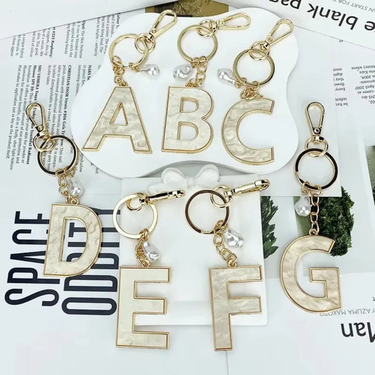 Fashion Pendant Keychain with Luxury Pearl Decoration A-Z Initials Keyring Couples Metal Initial Pendant DIY Gift for Men Women