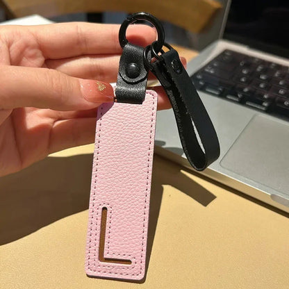 Popular A-Z 26 Letter Leather Keychain Engraved Custom Logo Name with Handbag Keyring for Woman Man Moto Car Key Ring Chain Gift