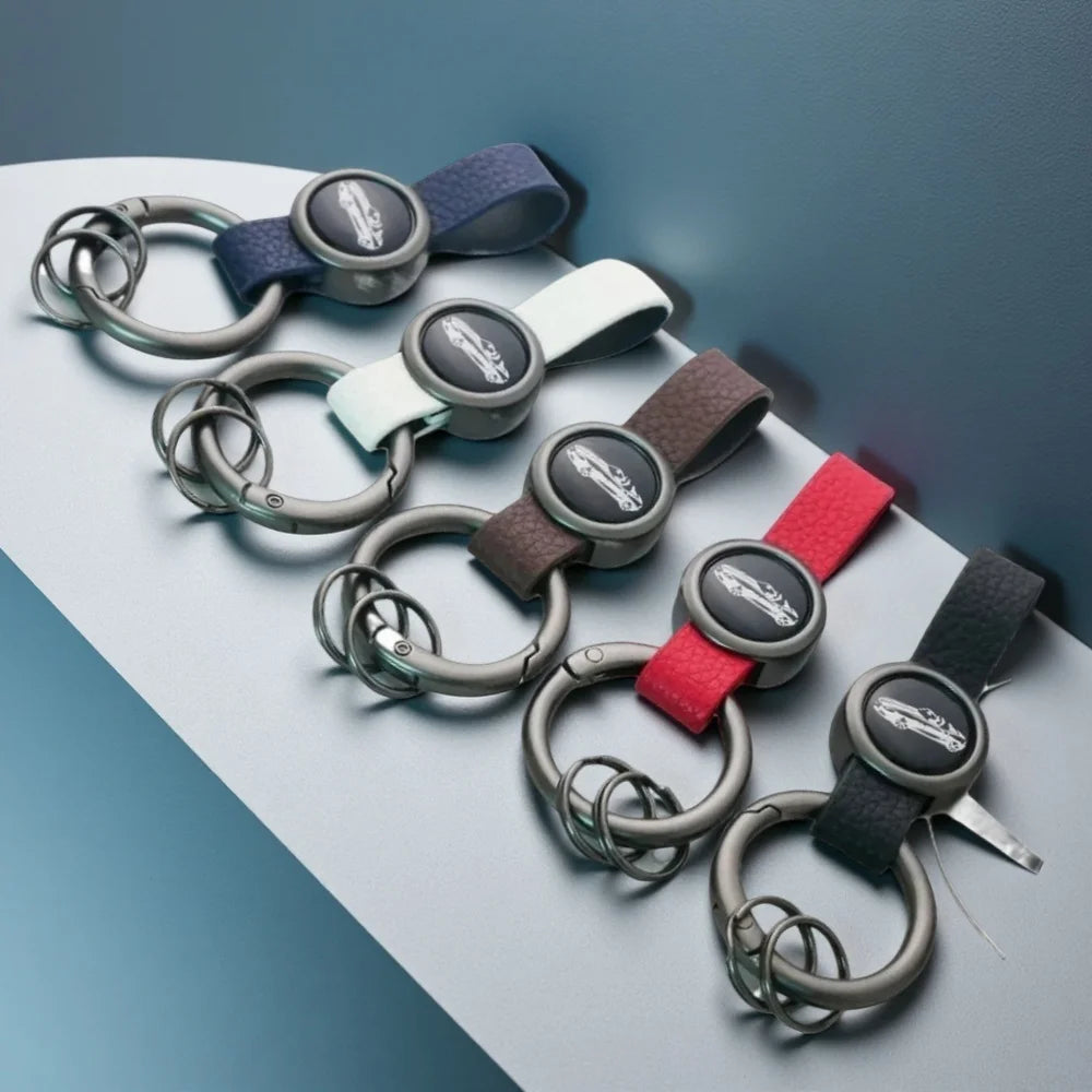Creative Idea Car Keychain Custom Logo Name Leather Couple Key Ring Chain Buckle Chains Metal Vintage Keyring Pendant Moto Gift