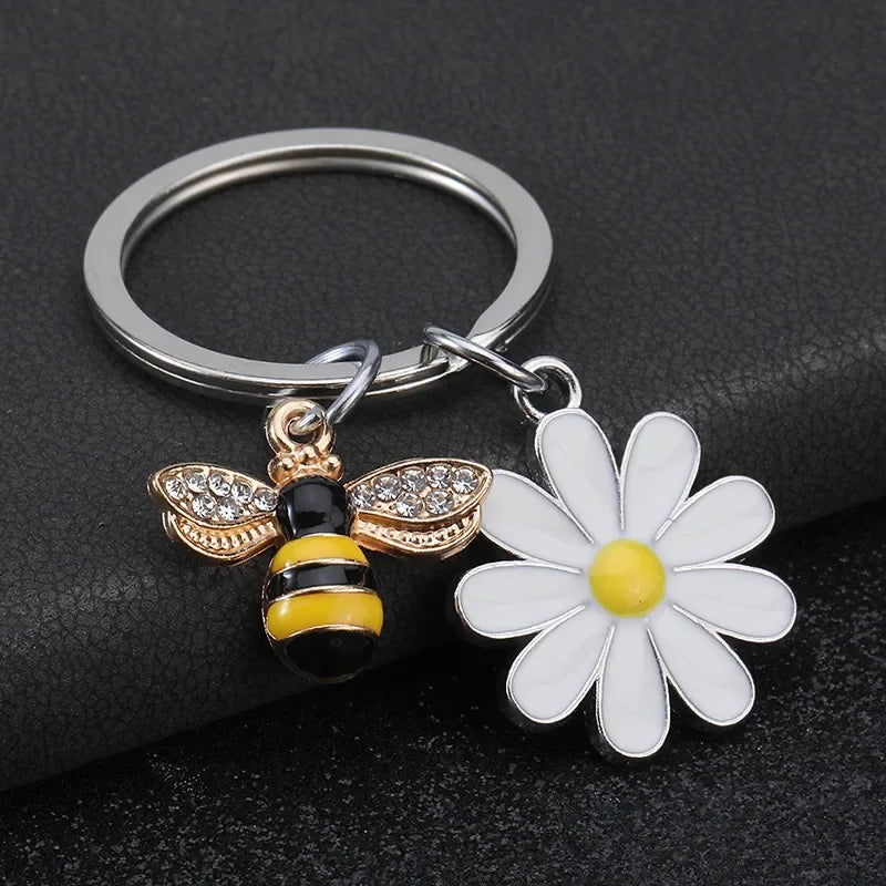 Originality 3D Flower Metal Bee Keychain Three-dimensional Backpack Pendant Keyring Personalization Badge Key Chain Ring Gift